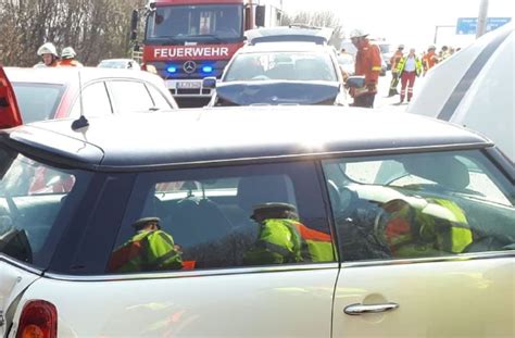 Massen Crash Legt Verkehr Auf Der A Lahm