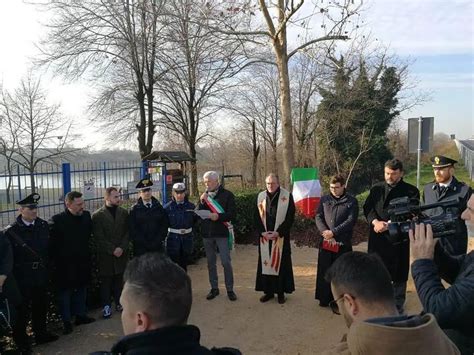 La Cerimonia D Inaugurazione Della Stele A Montirone Giornale Di Brescia