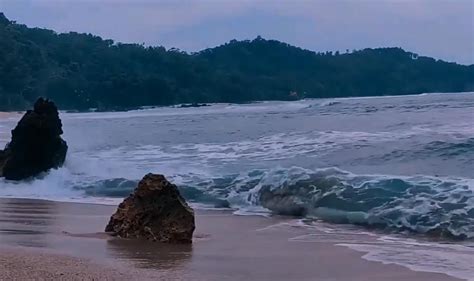 Terpopuler Rekomendasi Pantai Di Jawa Tengah Yang Megah Dan Estetik