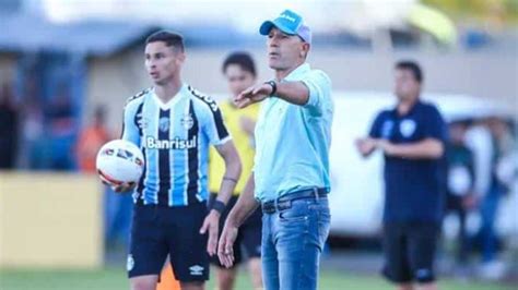 Renato Gaúcho lamenta empate o Londrina e já foca no Bahia