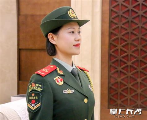 陆军女兵常服中国女兵夏季军装 伤感说说吧