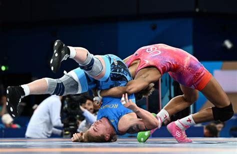 Simone Biles Alone On The Floor Completes An Incredible Comeback Cnn