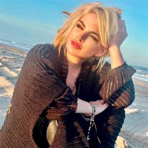 Desde Miami Esmeralda Mitre marca tendencia con esta bikini en colores muy clásicos Minuto