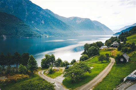 7 Scandi-Inspired Tips For Better Sleep | Happy Beds