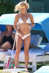 Kate Hudson Wearing A Bikini In Hawaii LQtag Phun Org Forum