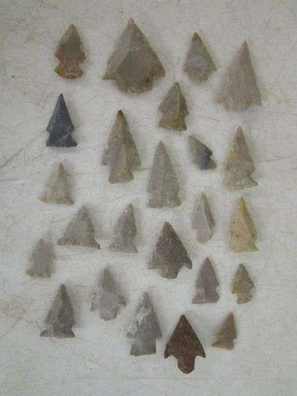 24 - Native American Arrowheads - Oberman Auctions