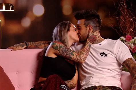 Kandidaten Geven Zich Bloot Tijdens Vierde Aflevering Sex Tape Zita