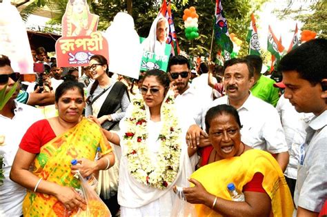 Tmc Candidate Of Jadavpur Lok Sabha Sayani Ghosh Campaigns For Lok