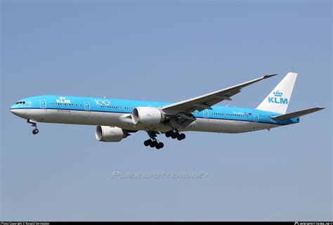 PH BVG KLM Royal Dutch Airlines Boeing 777 306ER Photo By Ronald