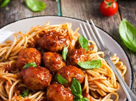 Spaghetti Aux Boulettes De Viande Chorizo Et Poivrons Avec Votre