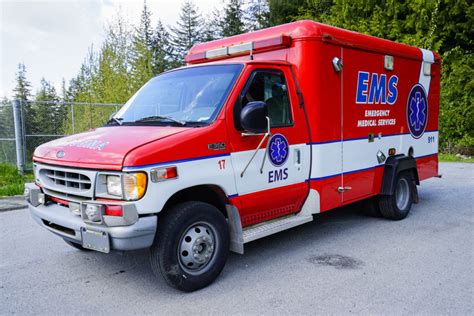 1998 Red and White Ford Ambulance #4363 – Picture Cars West