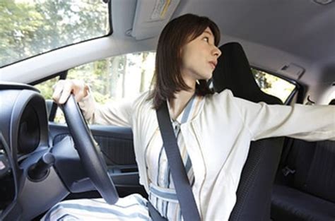 運転中は死角に注意！ どのように対策する？！