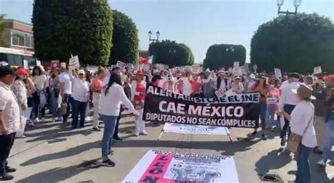 Marchan M S De Mil Personas En Le N Al Grito De El Ine No Se Toca