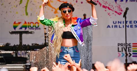 Lady Gaga son apparition surprise à la Gay Pride de New York