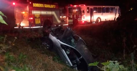 Choque Entre Camión De Personal Y Auto Deja Tres Heridos En La