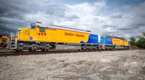 Rail News - Union Pacific to begin testing new hybrid locomotive. For ...