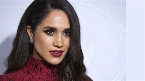 Terkuak Meghan Markle Kenakan Gaun Pengantin Seharga Hampir Rp 2