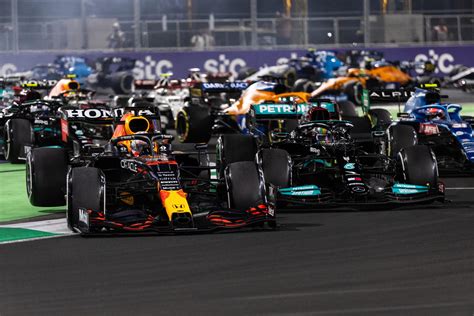 Galeria as imagens da vitória de Hamilton no GP da Arábia Saudita de F1