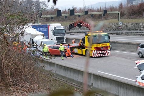 Schwerer Unfall Blockiert Autobahn Bei Basel Basler Zeitung