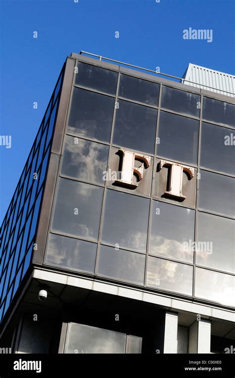 Financial Times And Southwark Bridge Hi Res Stock Photography And