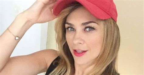 Aracely Ar Mbula Comparte Fotos En Bikini