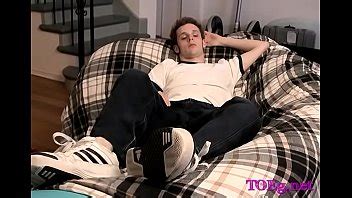 Nude Guy Enjoys Dick In Ass Whilst Posing Hot And Slutty XNXX