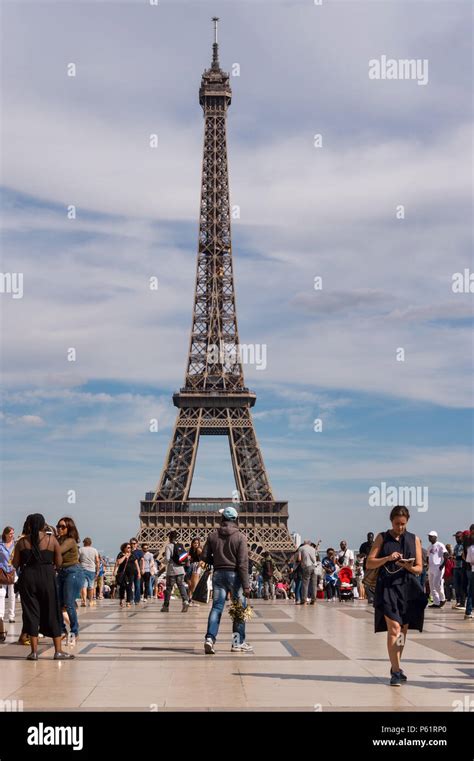 Eiffel Tower People Walking Hi Res Stock Photography And Images Alamy