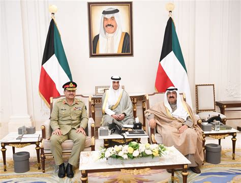 كونا Kuwait Crown Prince receives Pakistani officials الديوان