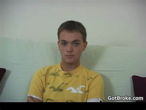 Gay Guy Gets Naked And Masturbates For The Cam BoyFriendTV