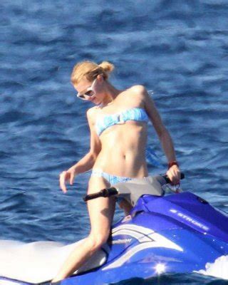 Paris Hilton Exposing Her Nice Tits While Sunbathing Topless On Yacht Paparazzi Porn Pictures