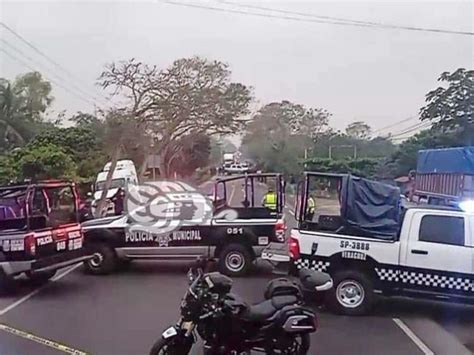 Accidente carretero deja dos policías muertos y tres lesionados en