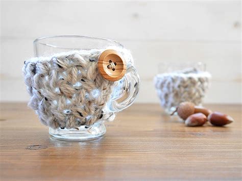 How to make a crochet cup cozy plus free pattern - mallooknits.com