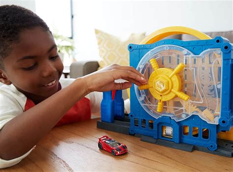 Ripley FIGURA HOT WHEELS CITY ROBO AL BANCO