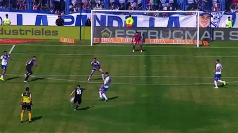 Polémica en Talleres Vélez le anularon un gol a la T fue correcta