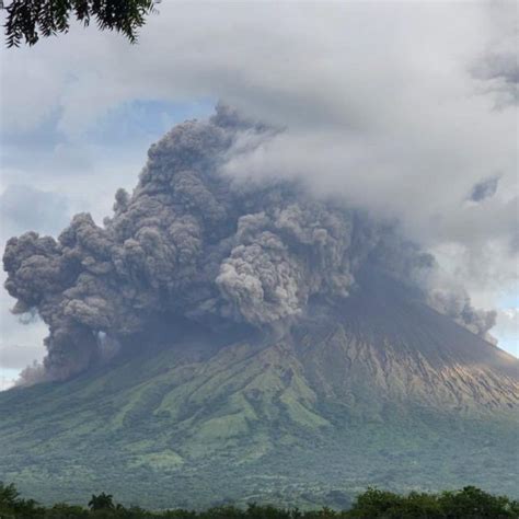 San Cristóbal Volcano Eruption Captivating Images and Impact of the