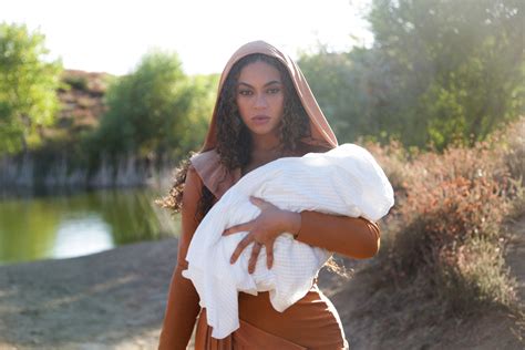 Black Is King Review: Beyonce Makes ‘Lion King’ a Black Utopian Vision ...