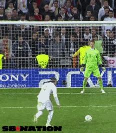 Gif & Picture: Sergio Ramos' rubbish penalty v Bayern Munich | 101 ...