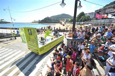 En Im Genes Lekeitio Se Echa A La Calle Para Disfrutar Del Tour