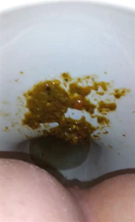 Hot girl is full of diarrhea and farts ThisVid En español