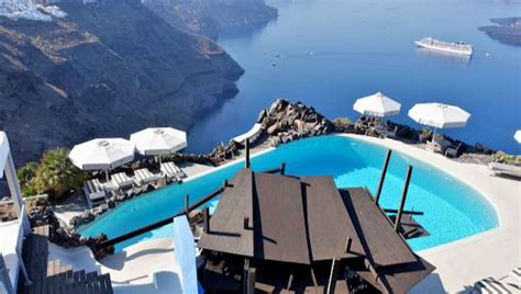 26 Best Santorini Hotels with Infinity Pools