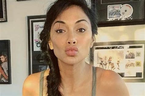 Nicole Scherzinger Flashes Bra In Completely Frontless Top So Hot
