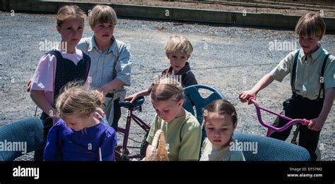 Amish children hi-res stock photography and images - Alamy