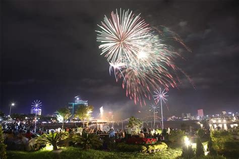 Fireworks across Vietnam celebrate Lunar New Year - VNA Photos ...