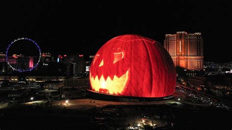 Halloween 2023 a Las Vegas The Sphere si trasforma nella zucca più