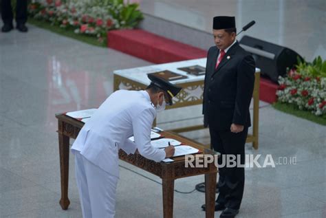 Mendagri Tito Lantik Pj Gubernur Jawa Tengah Jawa Barat Hingga Papua