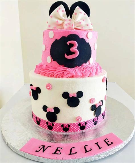 Minnie Mouse Buttercream Cake Lily Gates Delicious Cakes And Food