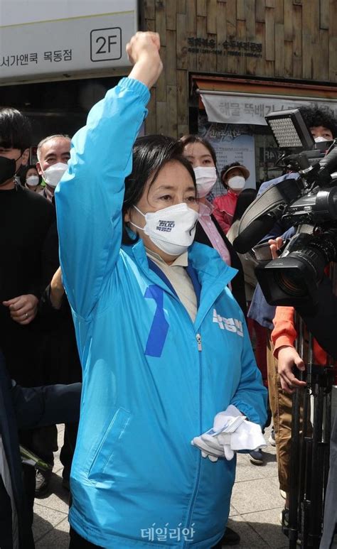 목동오거리에서 시민들에게 인사하는 박영선 민주당 서울시장 후보 네이트 뉴스