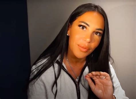 Inès Koh Lanta ne passe pas inaperçue dans son mini bikini bleu