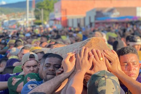 Festa do Pau da Bandeira de Santo Antônio reúne devotos em Barbalha