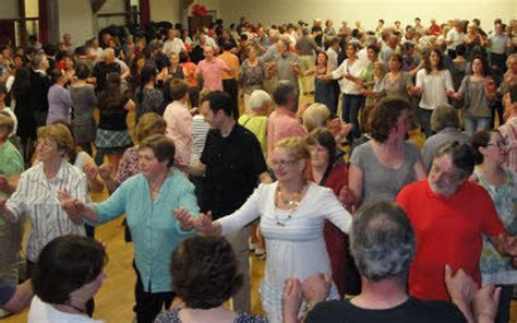 Plonéis Loisirs 360 danseurs au fest noz Le Télégramme